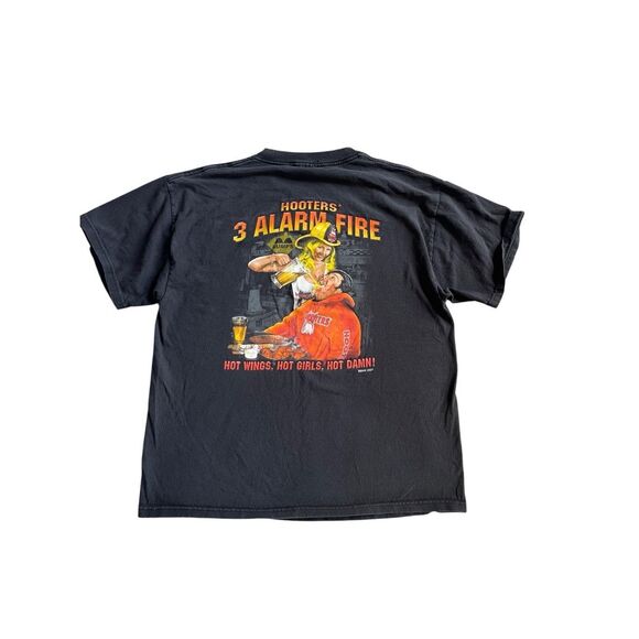 2007 Hooters three alarm fire, hot wings, waitress restaurant graphic black T-sh - Picture 1 of 5